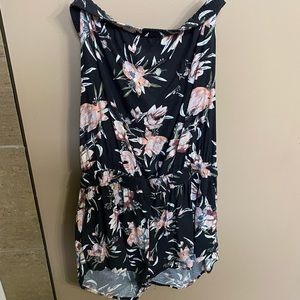 Romper purchased from aritzia  size medium. Lightly worn